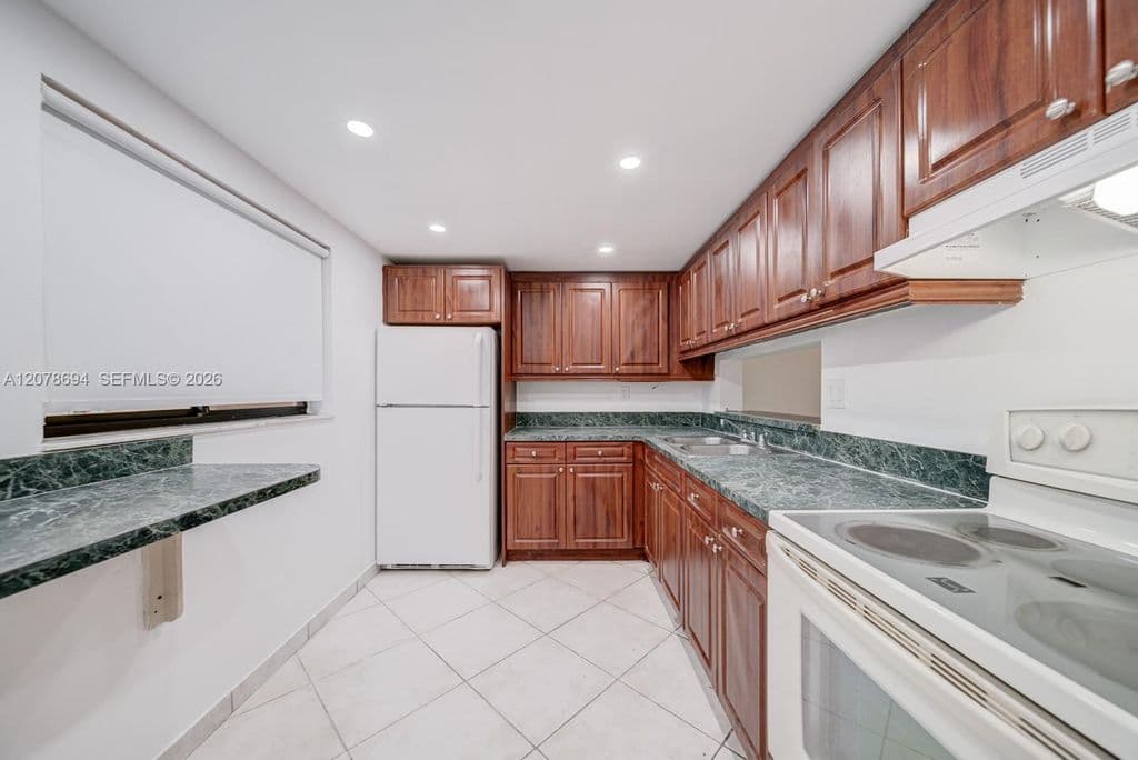 2+1 Condo — 8420 SW 133rd Avenue Rd APT 224