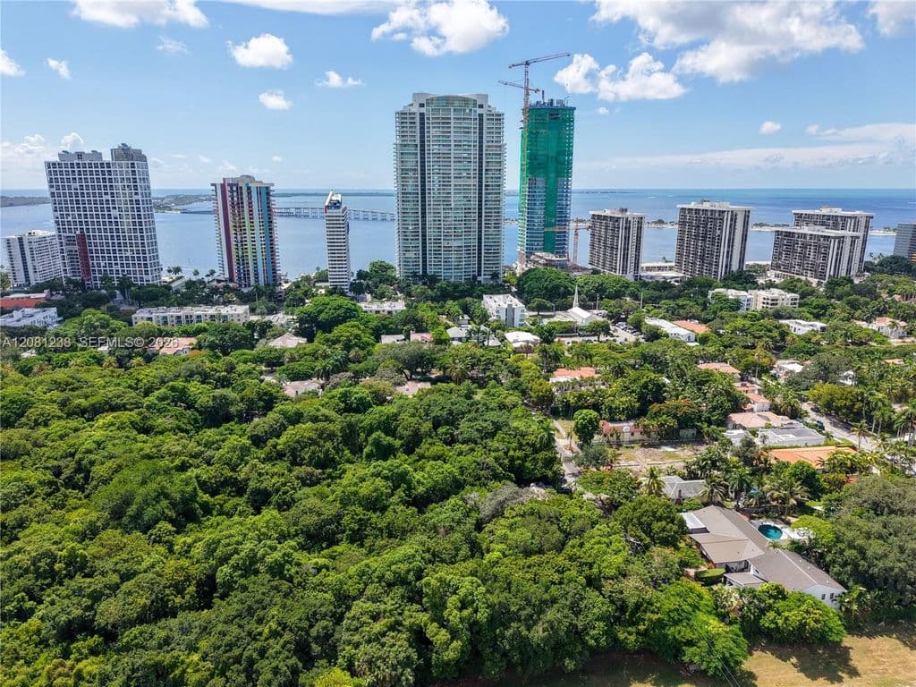2-bedroom Condo — 1600 SW 1st Ave APT 512