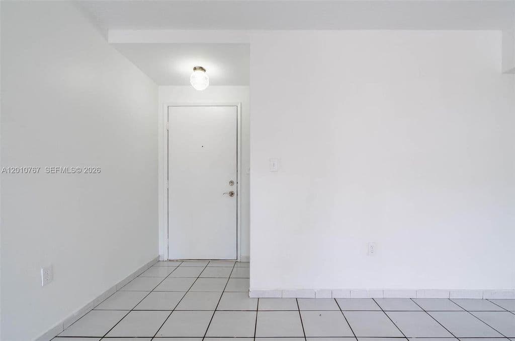 2+1 Condo — 9431 Fontainebleau Blvd APT 112