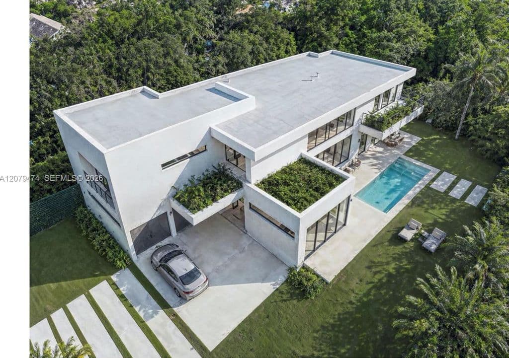 8+1 Müstakil ev — 4165 Poinciana Ave