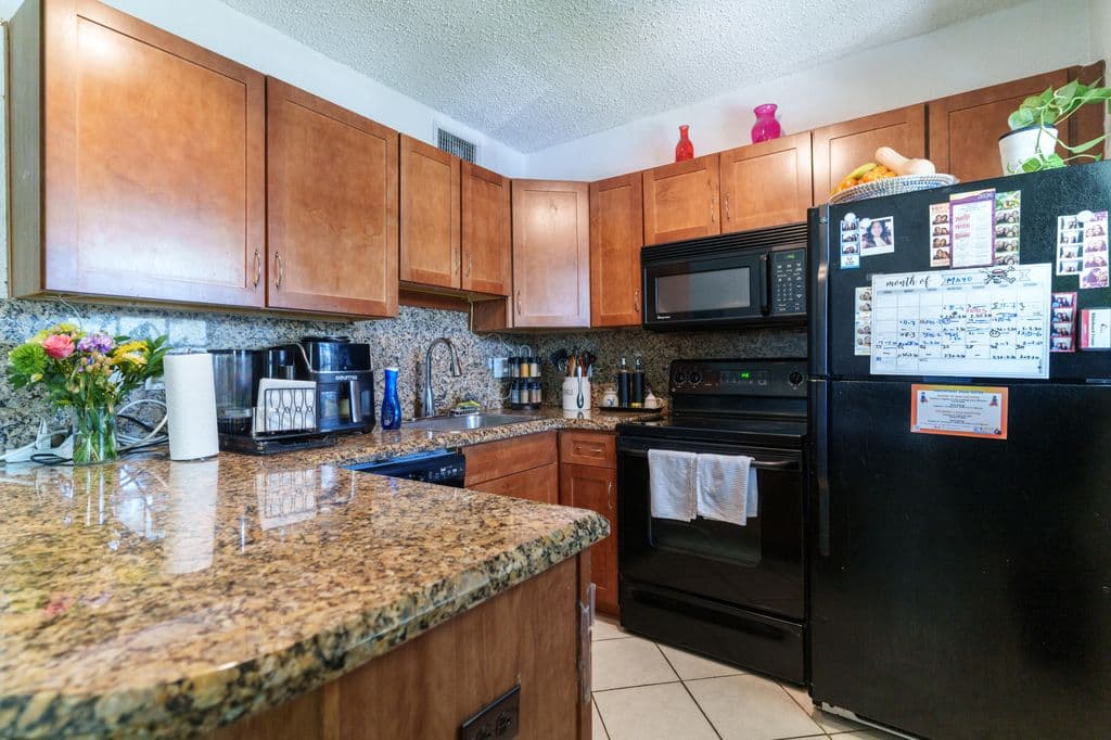 2+1 Condo — 2660 NE 8th Avenue #106