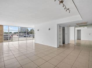 2-bedroom Condo — 2000 Atlantic Shores Blvd APT 120, Hallandale, 33009