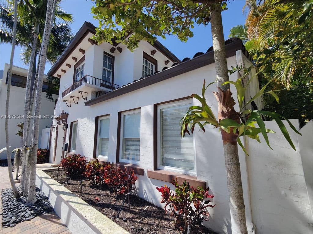4-bedroom Single-Family Home — 1823 S Bayshore Ln