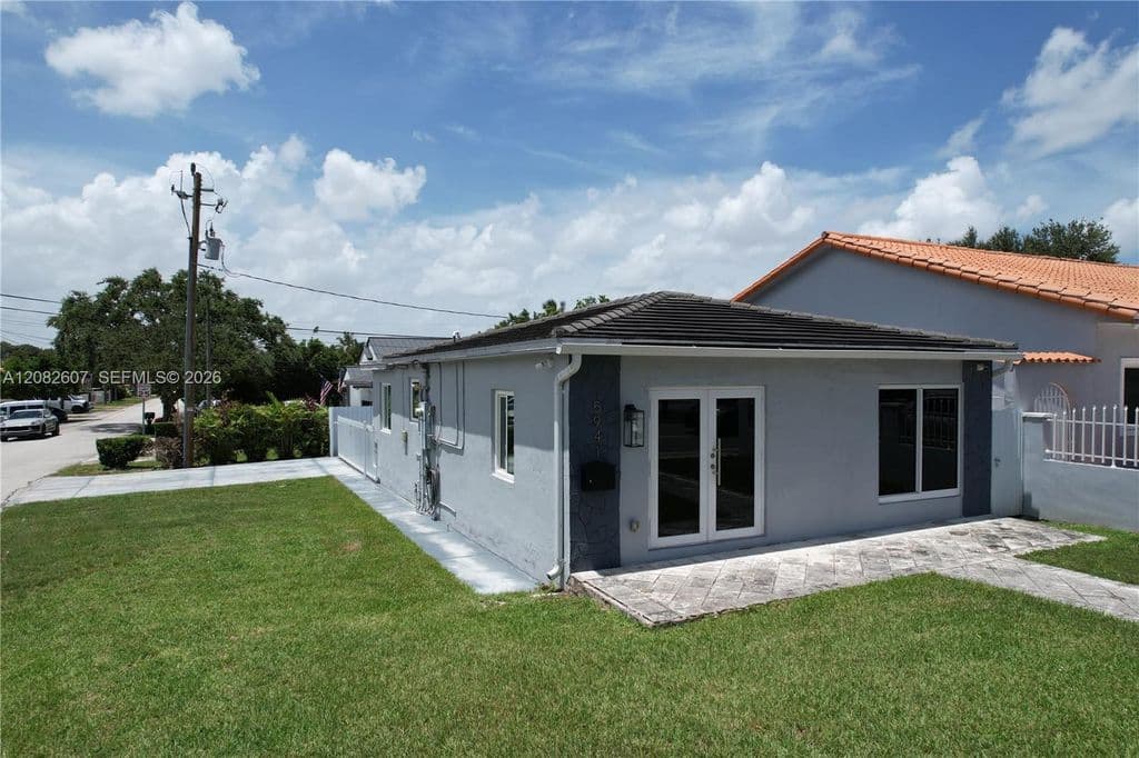 1+1 Müstakil ev — 5941 Coral Way
