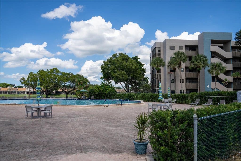 2+1 Condo — 1101 Colony Point Circle #220