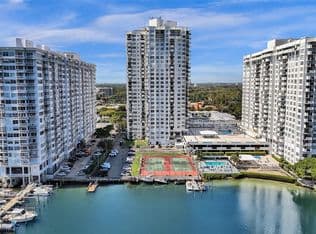 1+1 Condo — 2750 NE 183rd St APT 406, Aventura, 33160