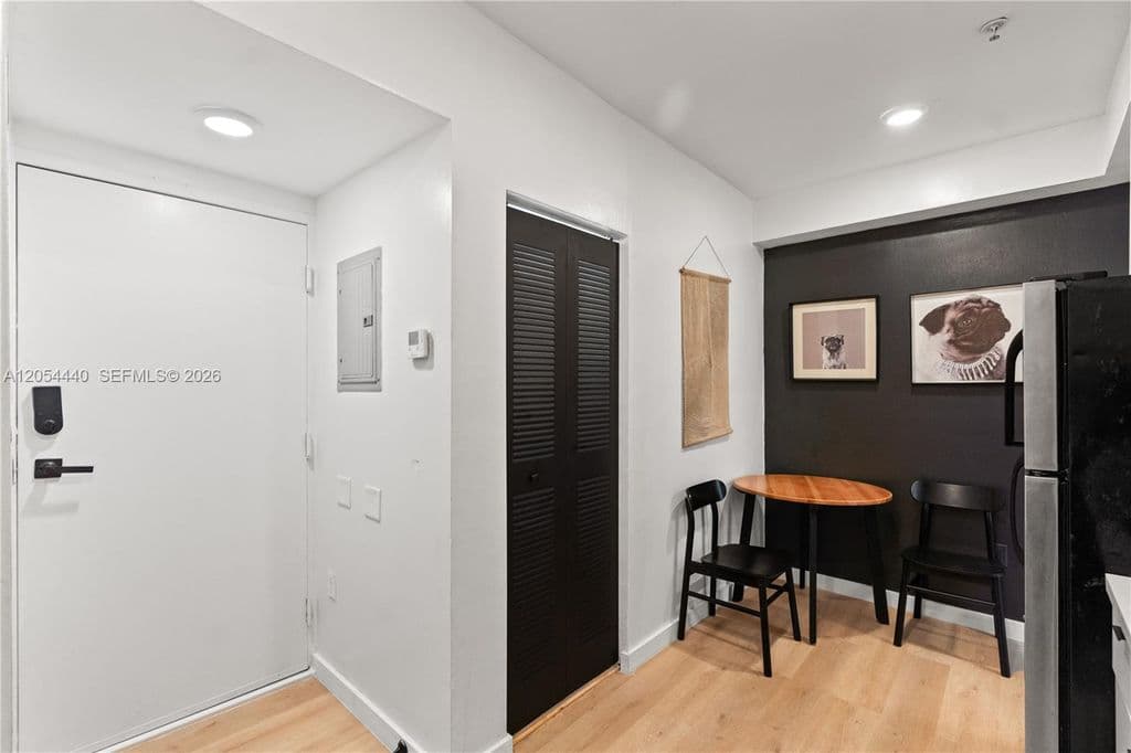 2+1 Condo — 810 7th St Unit 102