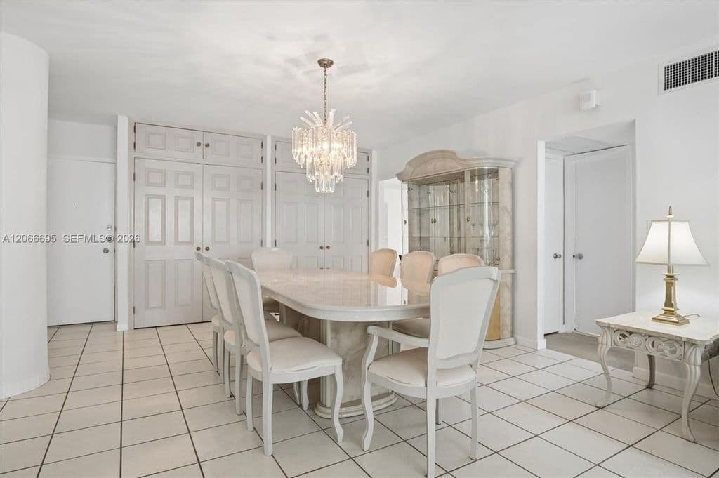 2-bedroom Property — 5005 Collins Ave APT 424