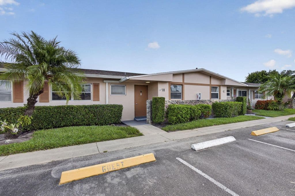 2+1 Condo — 2703 Dudley Drive W #H