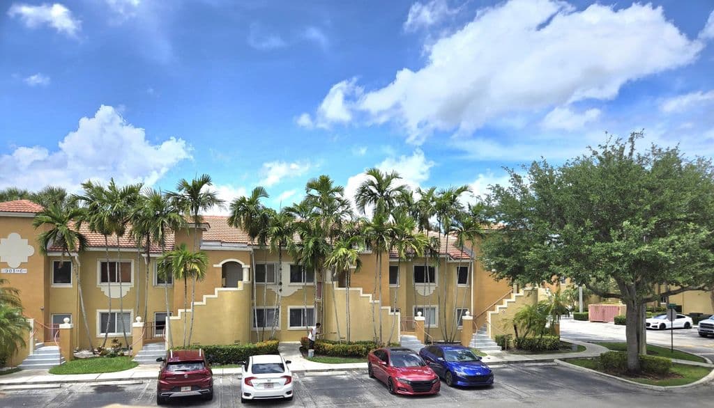 2-bedroom Condo — 7900 NW 6th Street #205