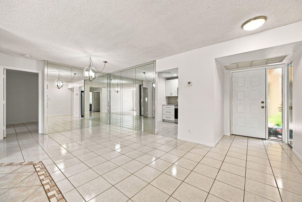 3-bedroom Condo — 2662 Carambola Circle N