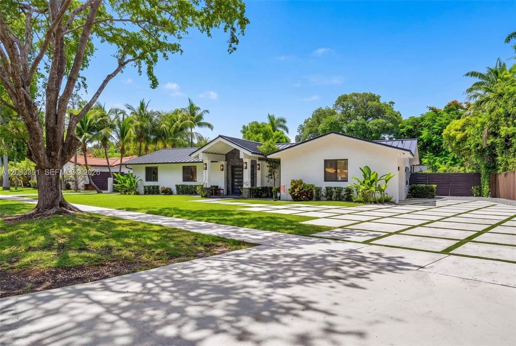 5-bedroom Single-Family Home — 17701 SW 87th Ave