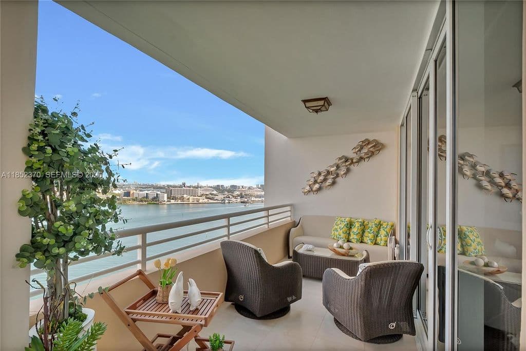 3-bedroom Condo — 848 Brickell Key Dr APT 1906