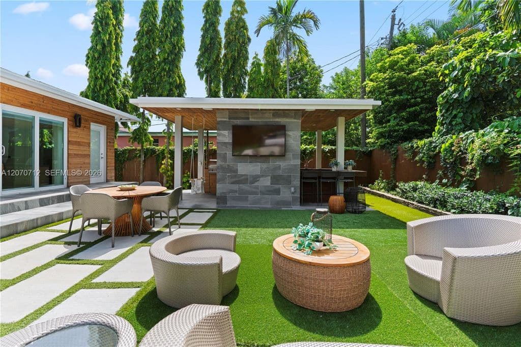 3-bedroom Single-Family Home — 221 NE 44th St
