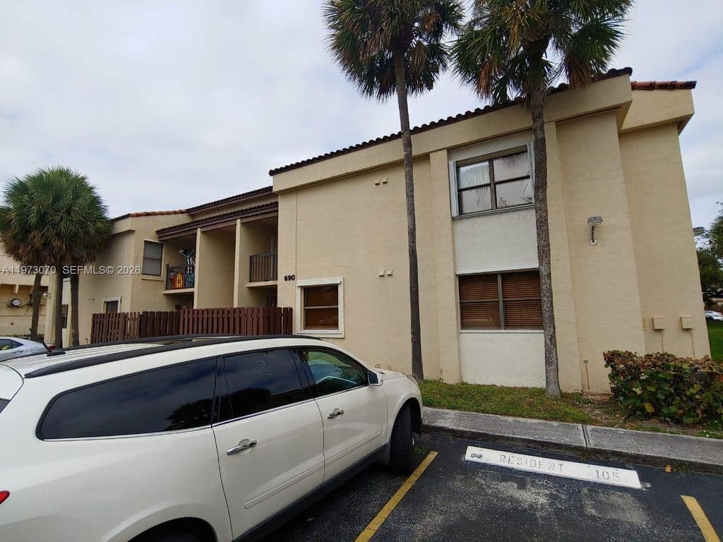 2-bedroom Condo — 690 W Park Dr #2-204