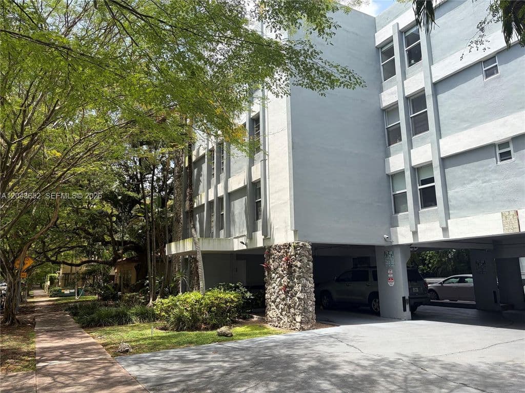2+1 Condo — 820 Salzedo St APT 405