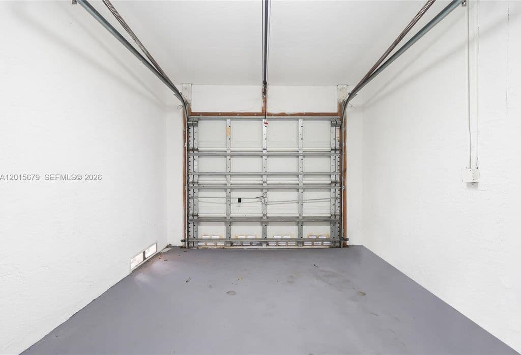 3+1 Müstakil ev — 1529 NW 1st Ave