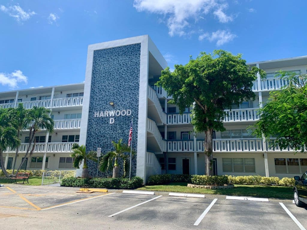 2+1 Condo — 4030 HARWOOD D #4030