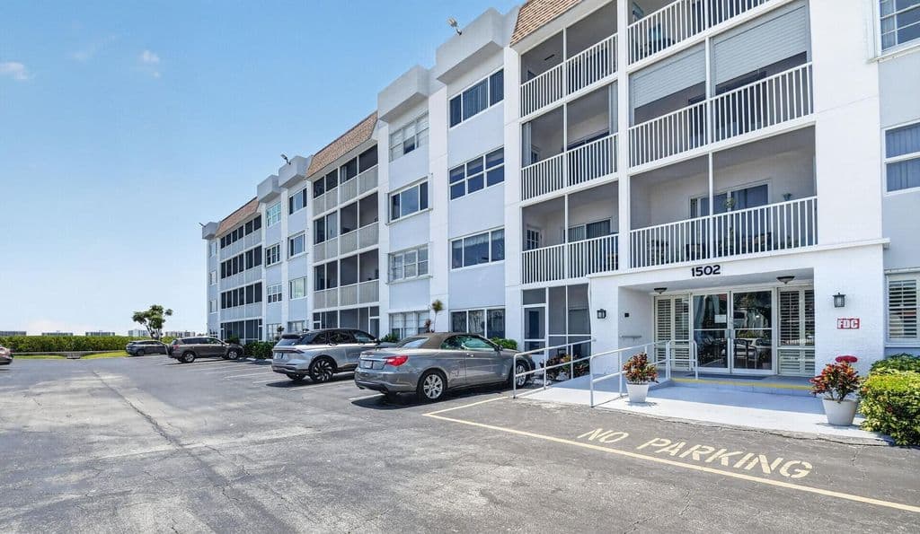 2+1 Condo — 1502 S Lakeside Drive #214
