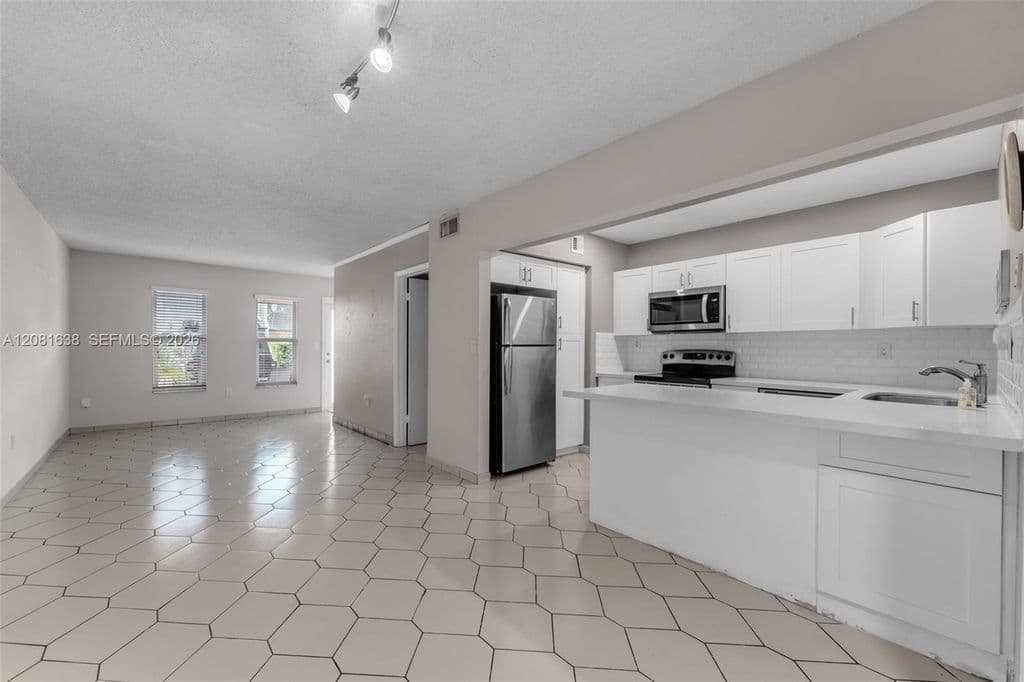 3-bedroom Property — 2018 SW 103rd Ct