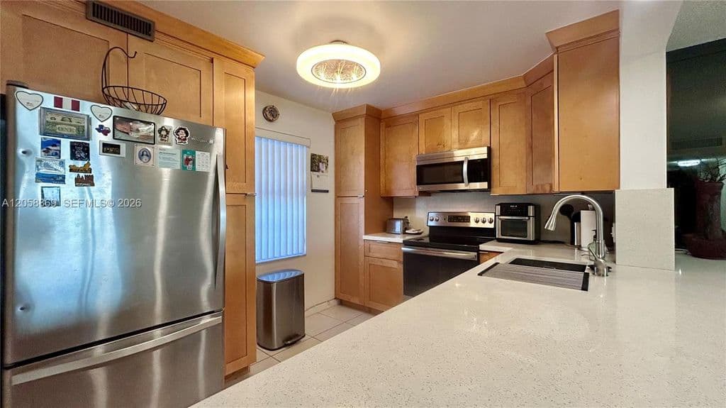 2-bedroom Condo — 190 SE 5th Ave APT 104
