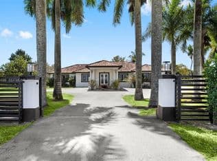 6-bedroom Single-Family Home — 16800 SW 190th St, Miami, 33187
