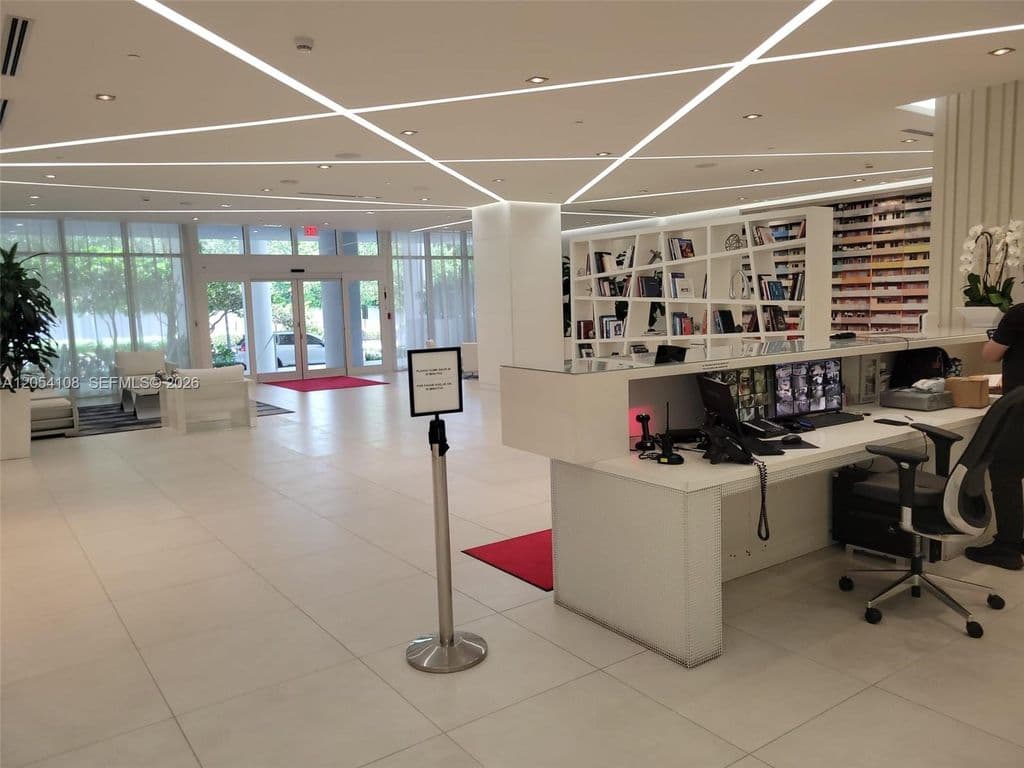 Condo — 4250 Biscayne Blvd APT 806