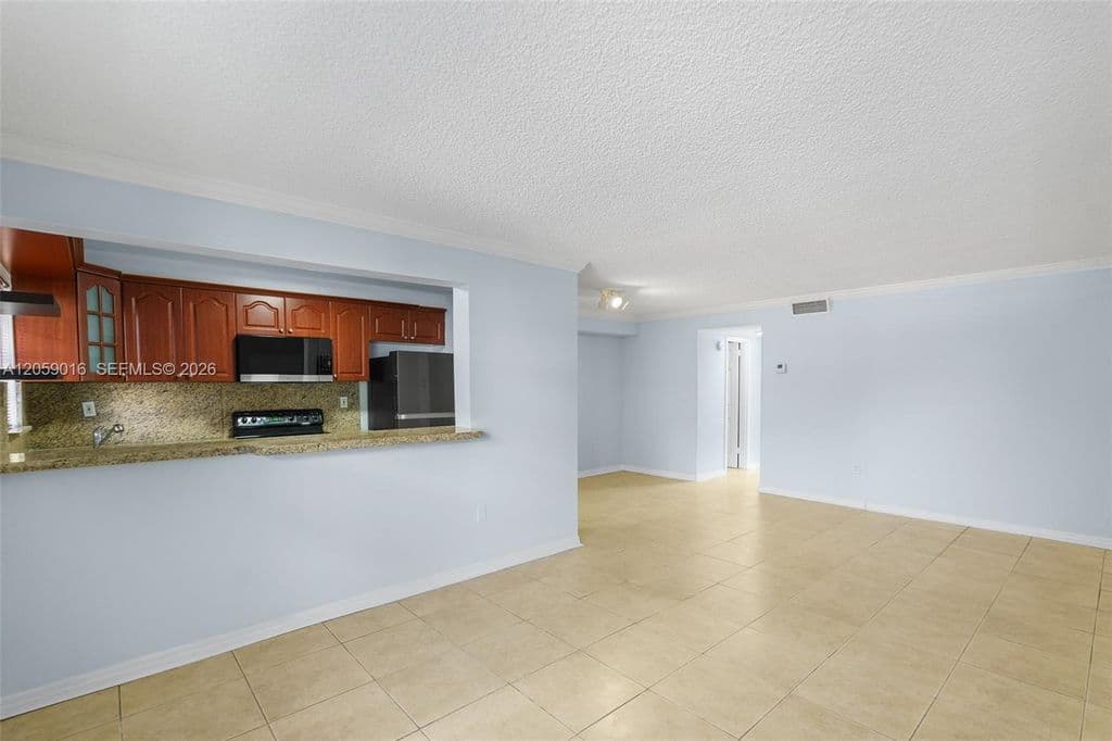 1+1 Condo — 7620 Carlyle Ave APT 206