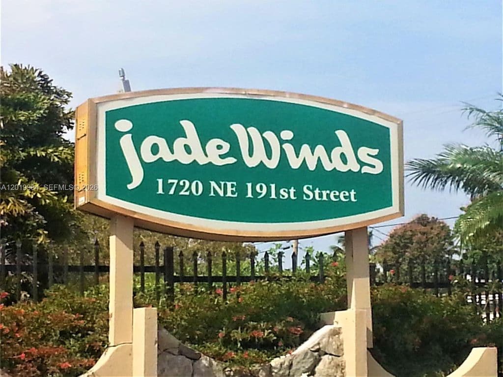 1-bedroom Condo — 1770 NE 191st St #8131