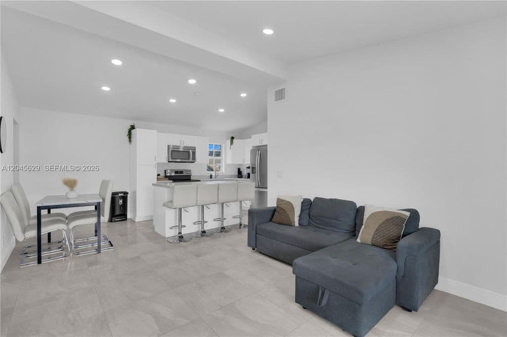 4+1 Müstakil ev — 1016 SW 22nd Ter