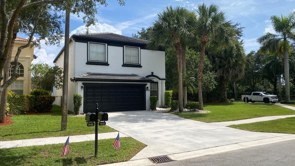5-bedroom Single-Family Home — 7650 OAK GROVE Circle