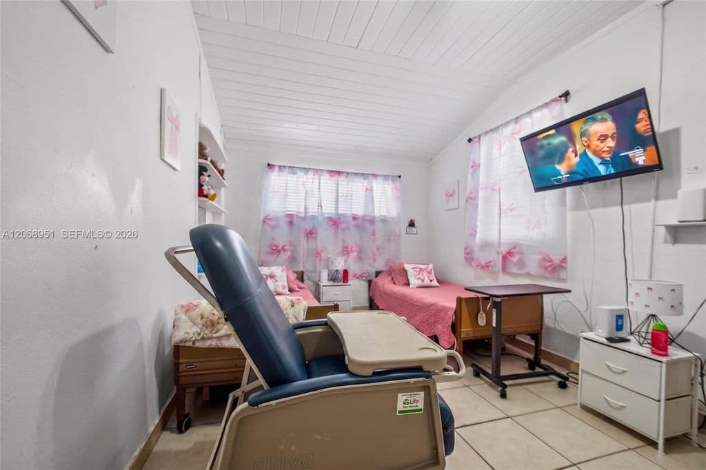 4+1 Müstakil ev — 7151 SW 42nd St