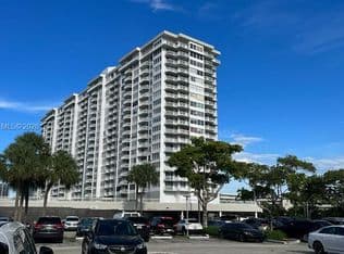 3+1 Condo — 18061 Biscayne Blvd APT 1404, North Miami Beach, 33160