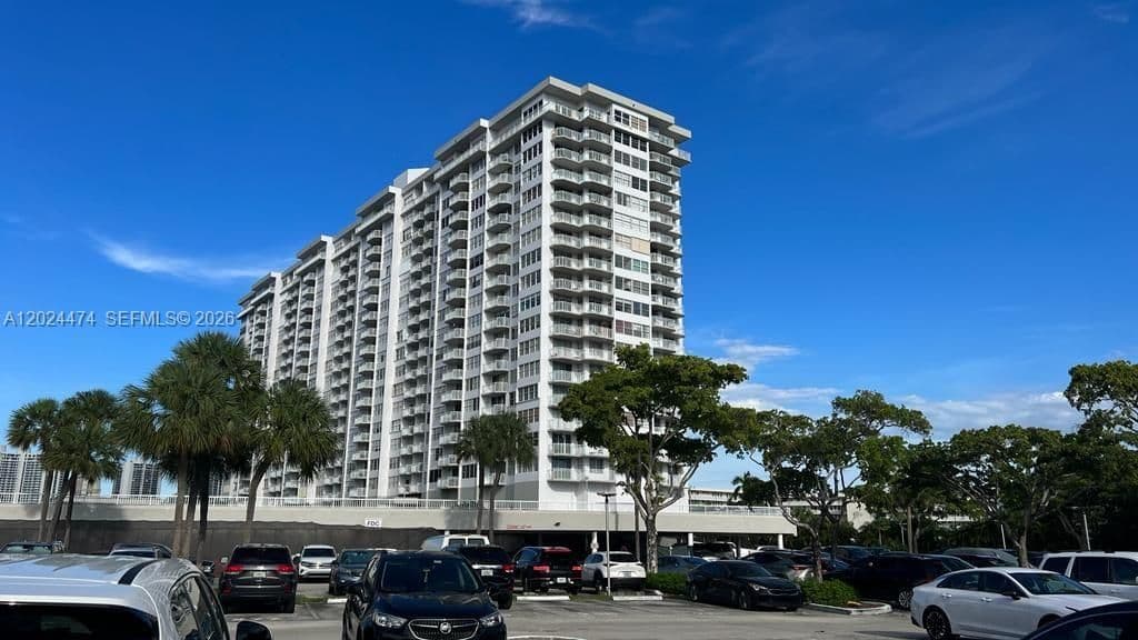 3-bedroom Condo — 18061 Biscayne Blvd APT 1404