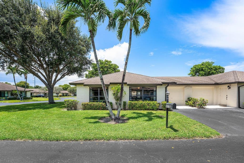 2-bedroom Condo — 4869 Equestrian Road #A