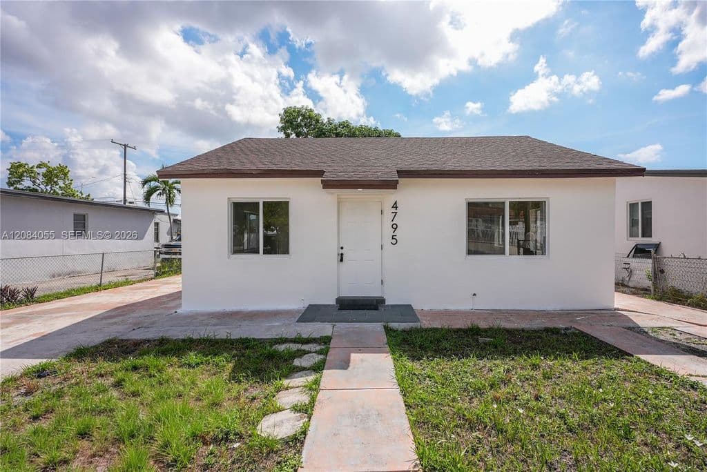 5+1 Müstakil ev — 4795 E 8th Ct