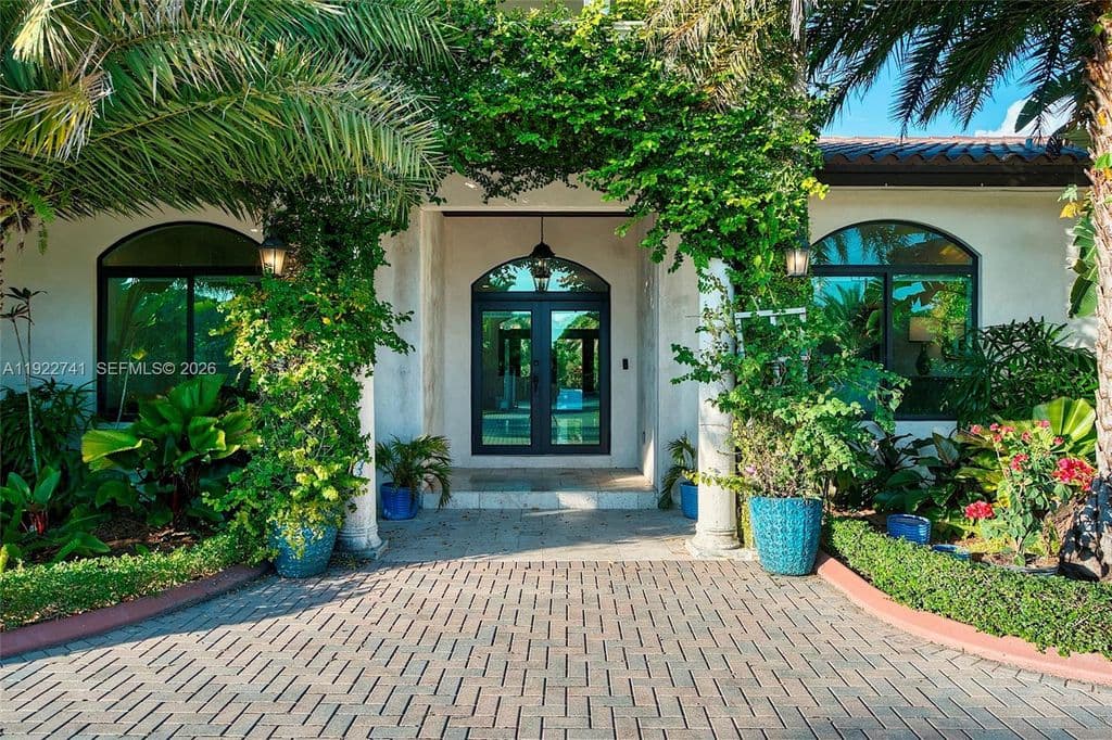 4-bedroom Single-Family Home — 15701 SW 254th St