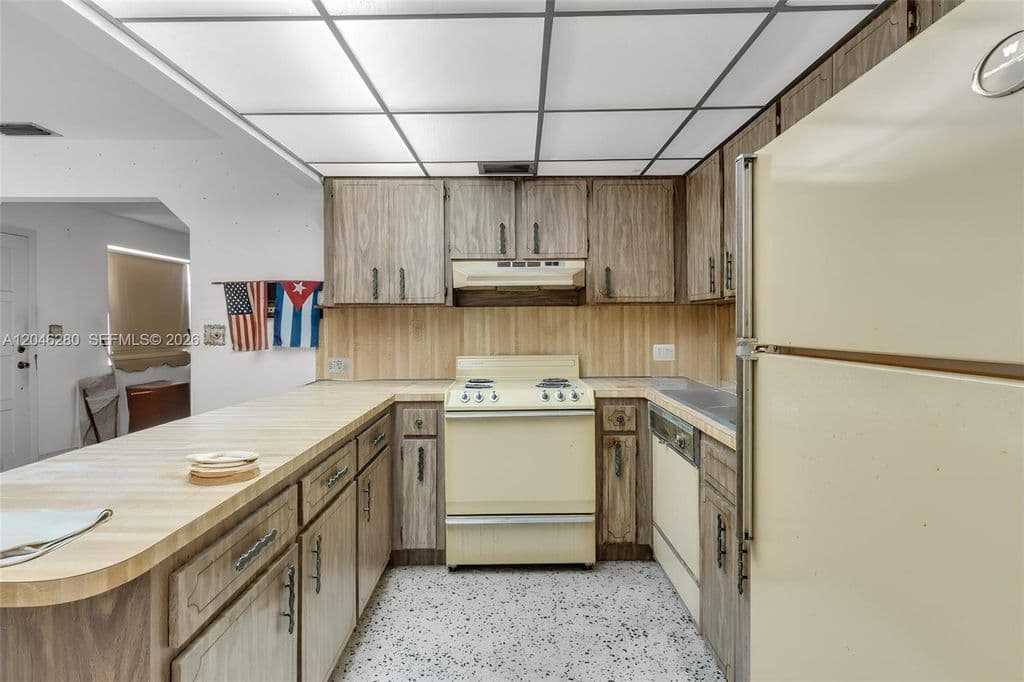 3-bedroom Single-Family Home — 6702 SW 25th Ter