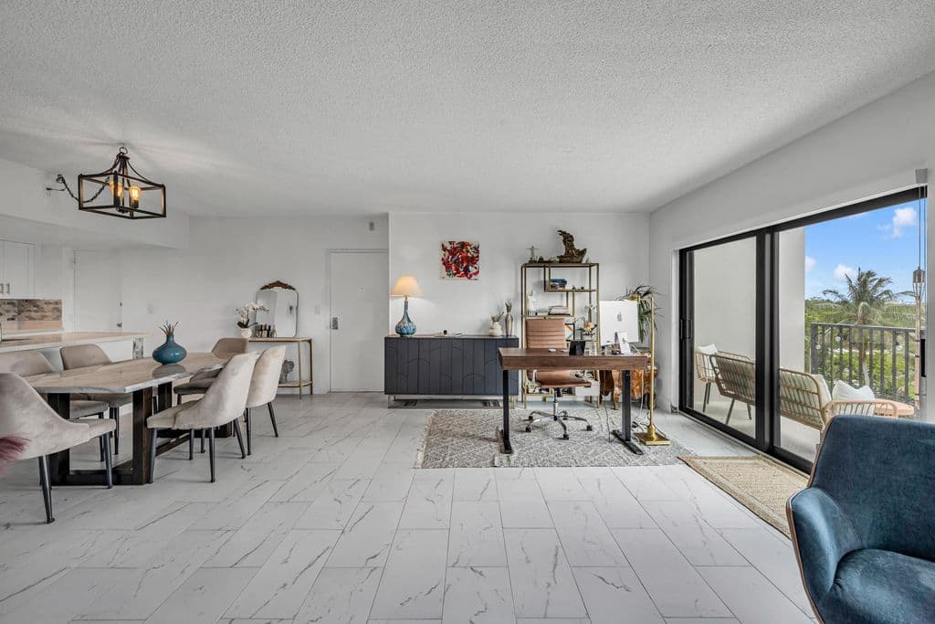 2-bedroom Condo — 1000 River Reach Drive #505