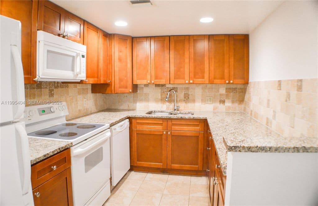 2-bedroom Condo — 733 SE 1st Way APT 206