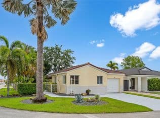 3-bedroom Single-Family Home — 14365 SW 175th Ter, Miami, 33177