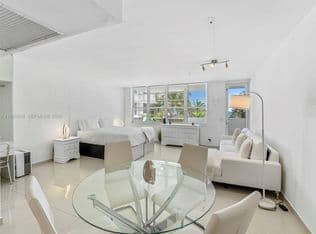 Condo — 100 Lincoln Rd #417, Miami Beach, 33139