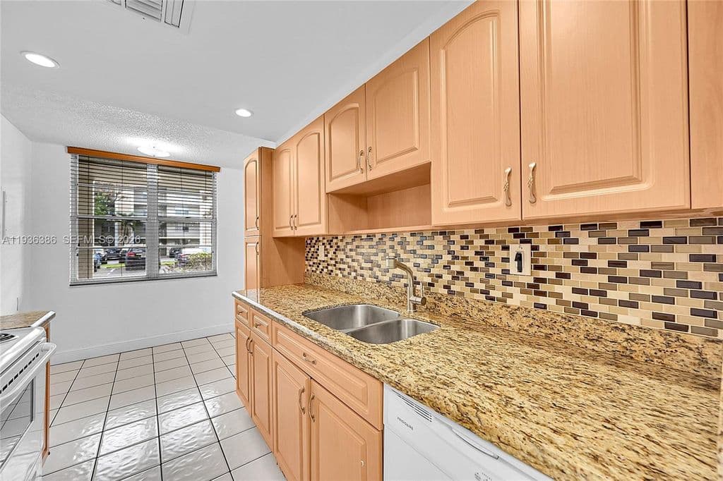 2-bedroom Condo — 4850 NW 29th Ct APT 125