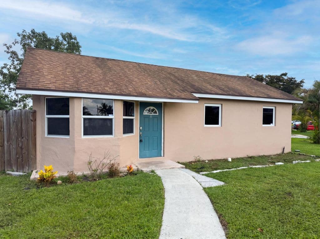 4+1 Müstakil ev — 752 Orchid Drive