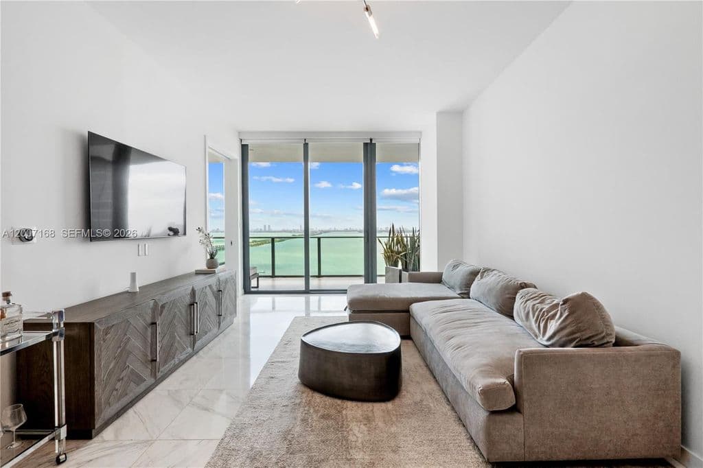 2-bedroom Condo — 480 NE 31st St Unit 2405