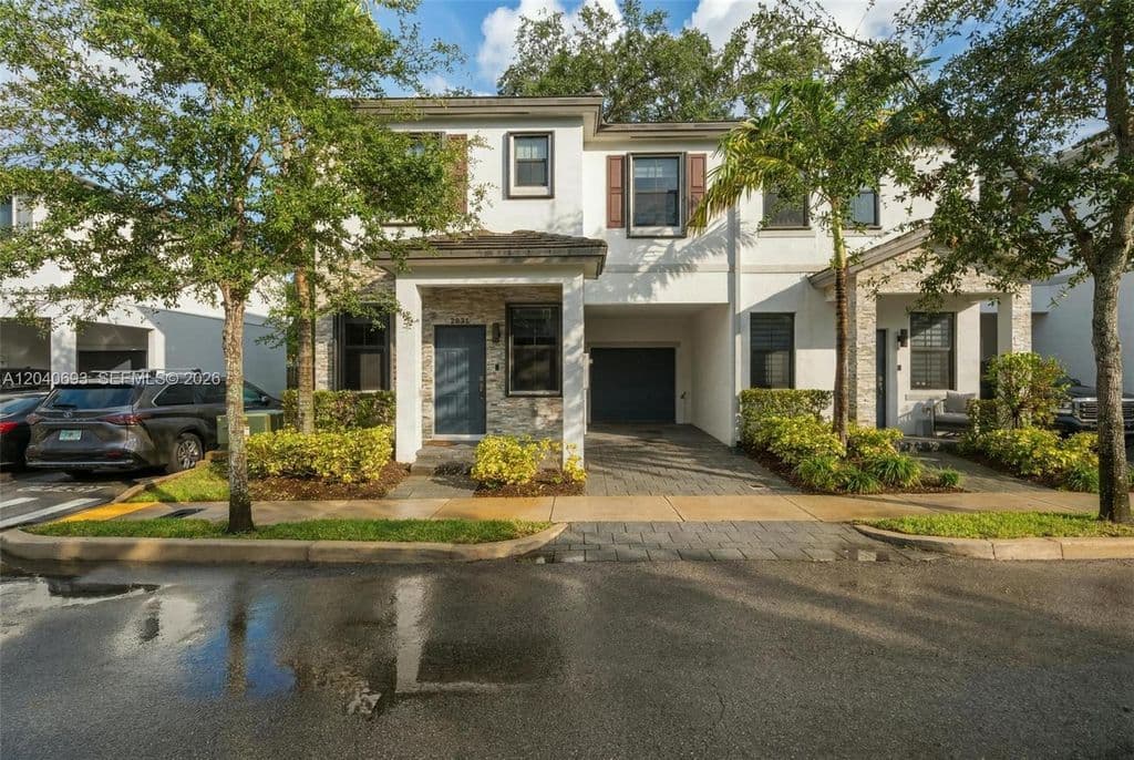 3+1 Mülk — 2821 SW 17th Ave