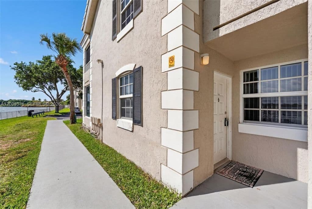 2-bedroom Condo — 2841 N Oakland Forest Dr APT 110