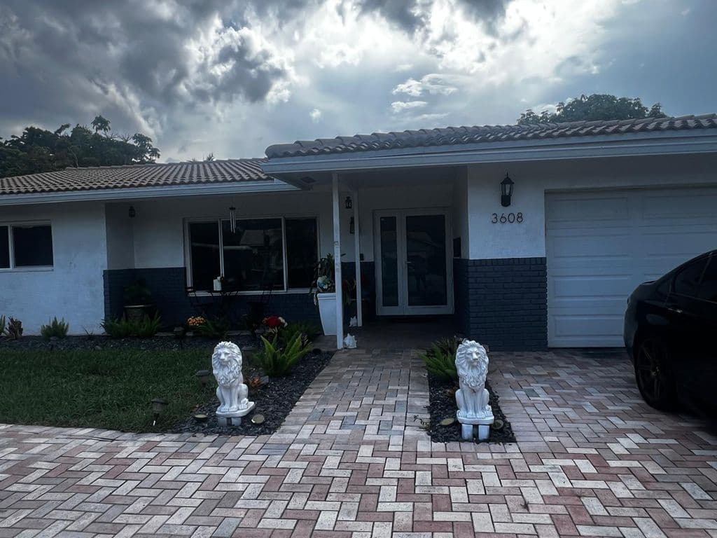 3+1 Müstakil ev — 3608 NW 82nd Avenue