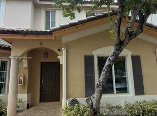 3-bedroom Townhouse — 8986 W Flagler St APT 6, Miami, 33174