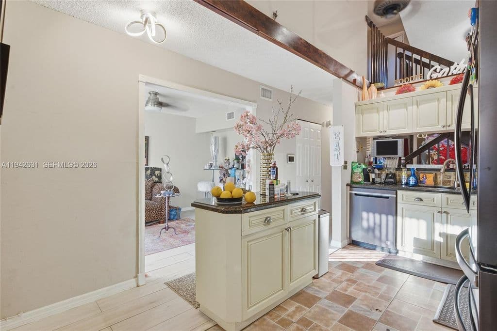 3+1 Mülk — 7790 NW 79th Ave APT G6